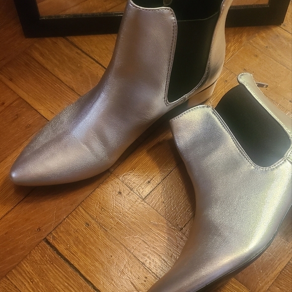 NWOT GORGEOUS UNION BAY SILVER BOOTS 7.5 - Picture 2 of 14